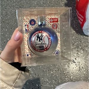 New York Yankees world champions subway series 2000 Christmas ornament